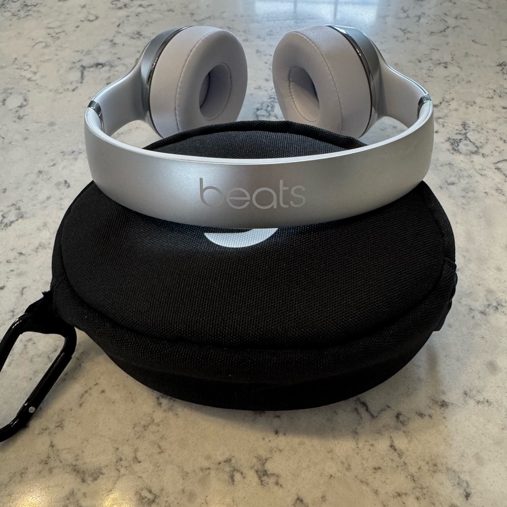 Beats Silver Wireless Headphones